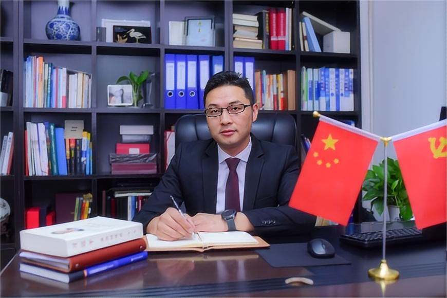 裴本鑫 - SBS瑞士商学院教师照片