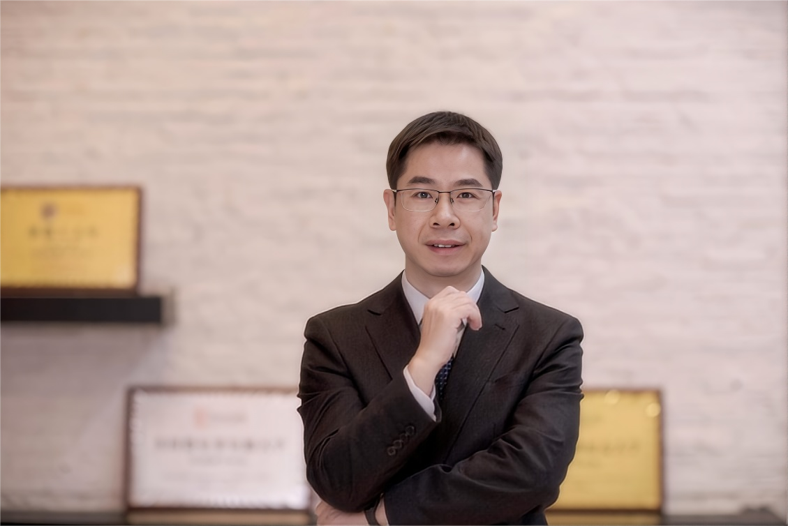李元春 - SBS瑞士商学院教师照片